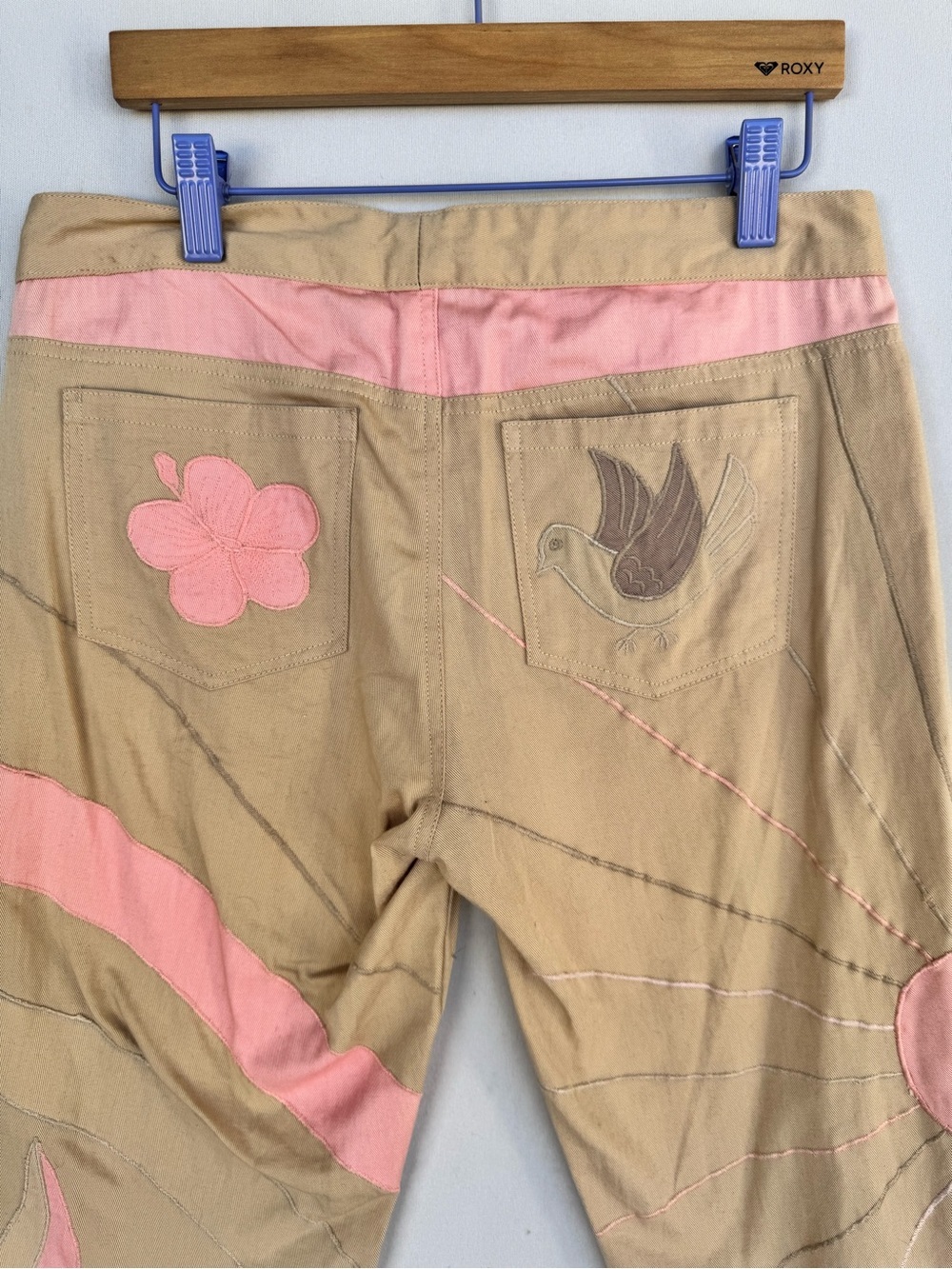 Tamara Catz Beige Pants with Tropical Pink Appliqué - Picture 7 of 8